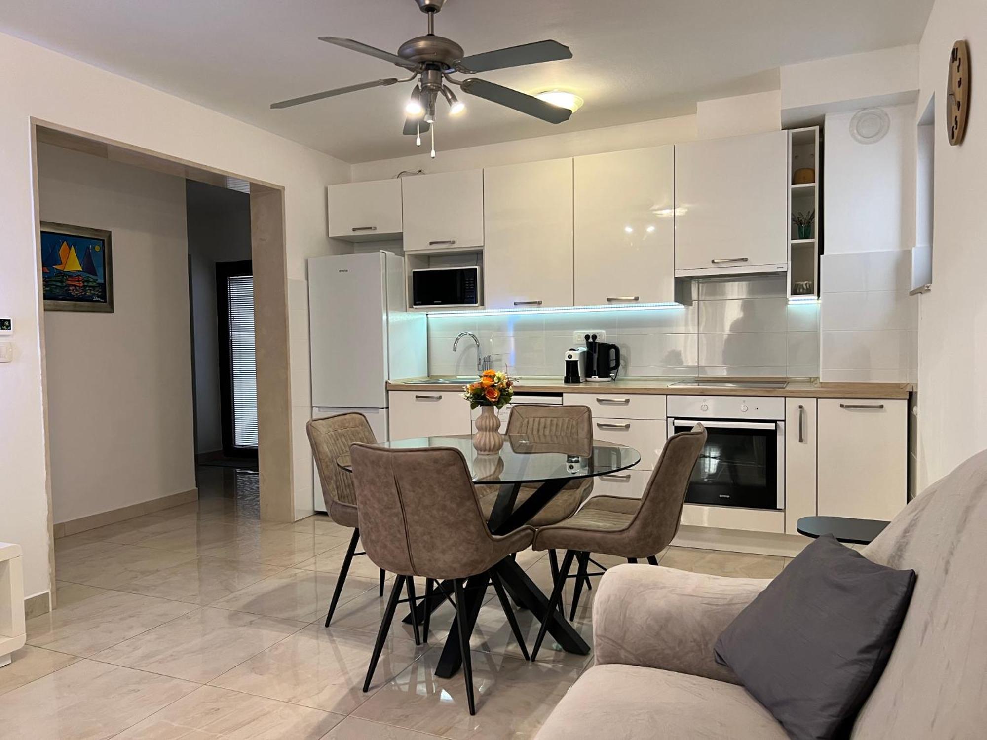Ivelic Apartment *
